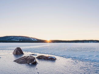 Mittelschwedens Winterzauber – Kufen-Glück auf gefrorenen Seen